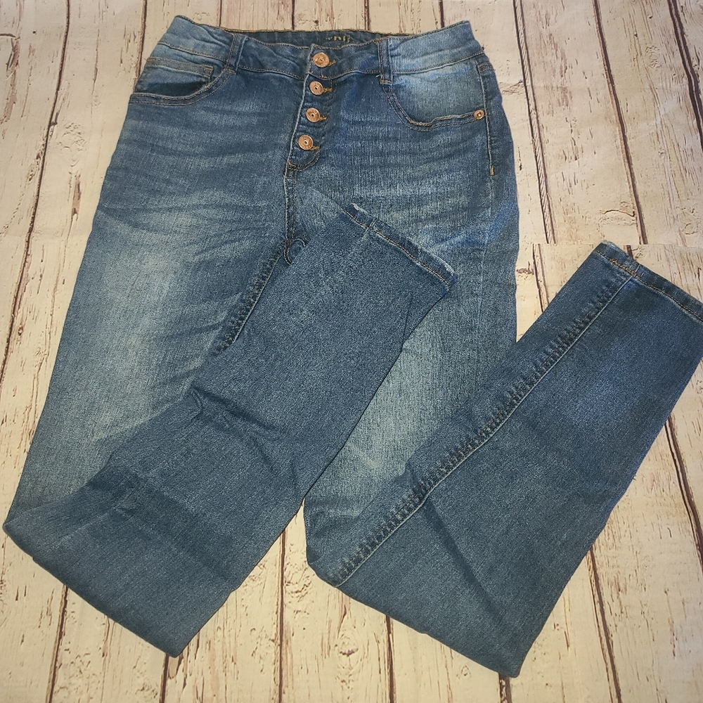 TRUE Jeans